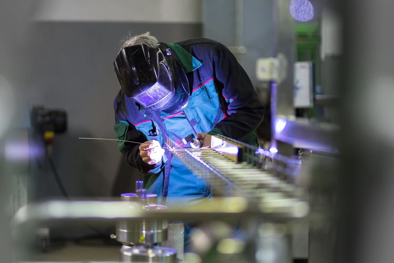 Tooling And Machinery Transfers 
 Plants retool constantly as models change and new programs launch. Moving dies, fixtur