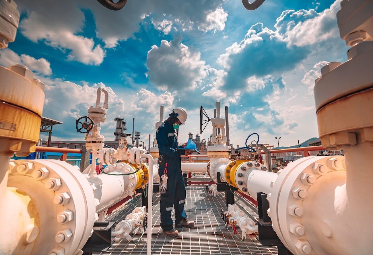 Oil And Gas Wellsite Support  
 Drilling operations stop the moment a critical part fails. A cracked pump seal or a miss